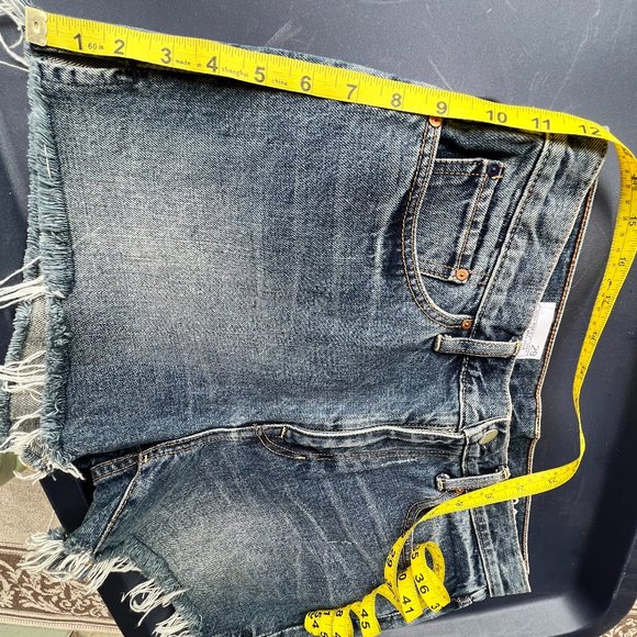 🌸4/$30🌸  Gap High Rise Cut-Offs Short - Picture 6 of 12